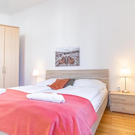 Simple Apartment Near Wiener Stadthalle Esterno foto