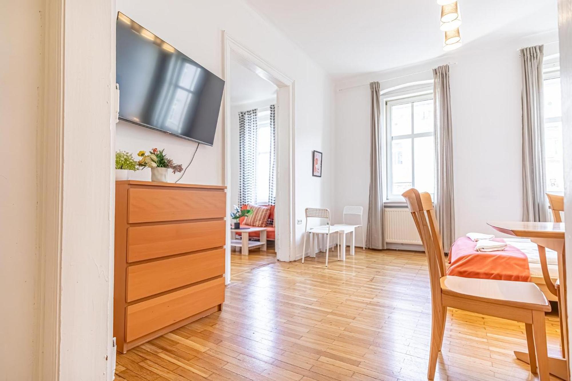 Simple Apartment Near Wiener Stadthalle Esterno foto