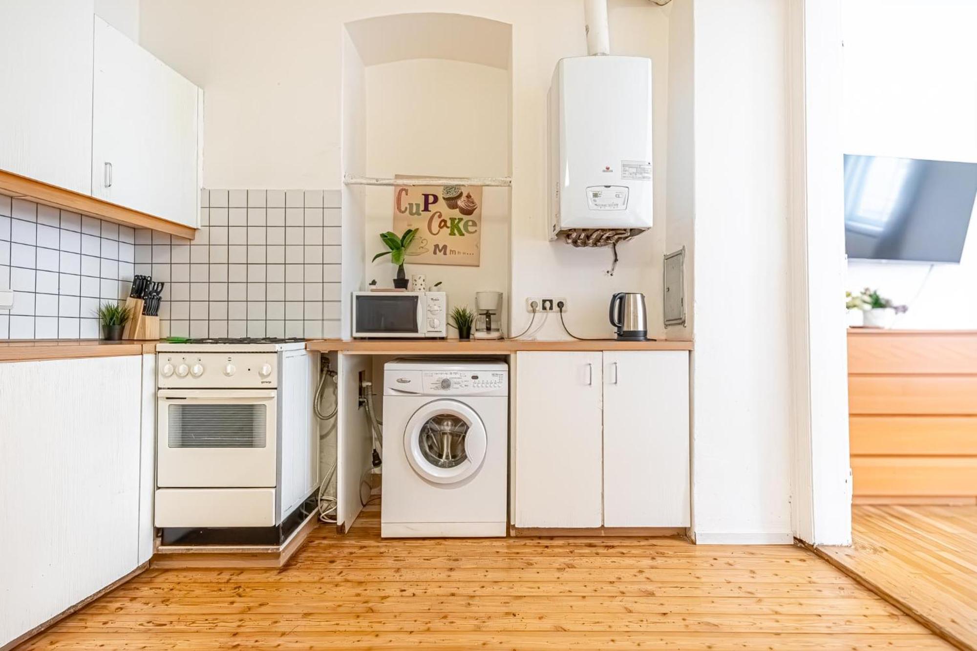 Simple Apartment Near Wiener Stadthalle Esterno foto