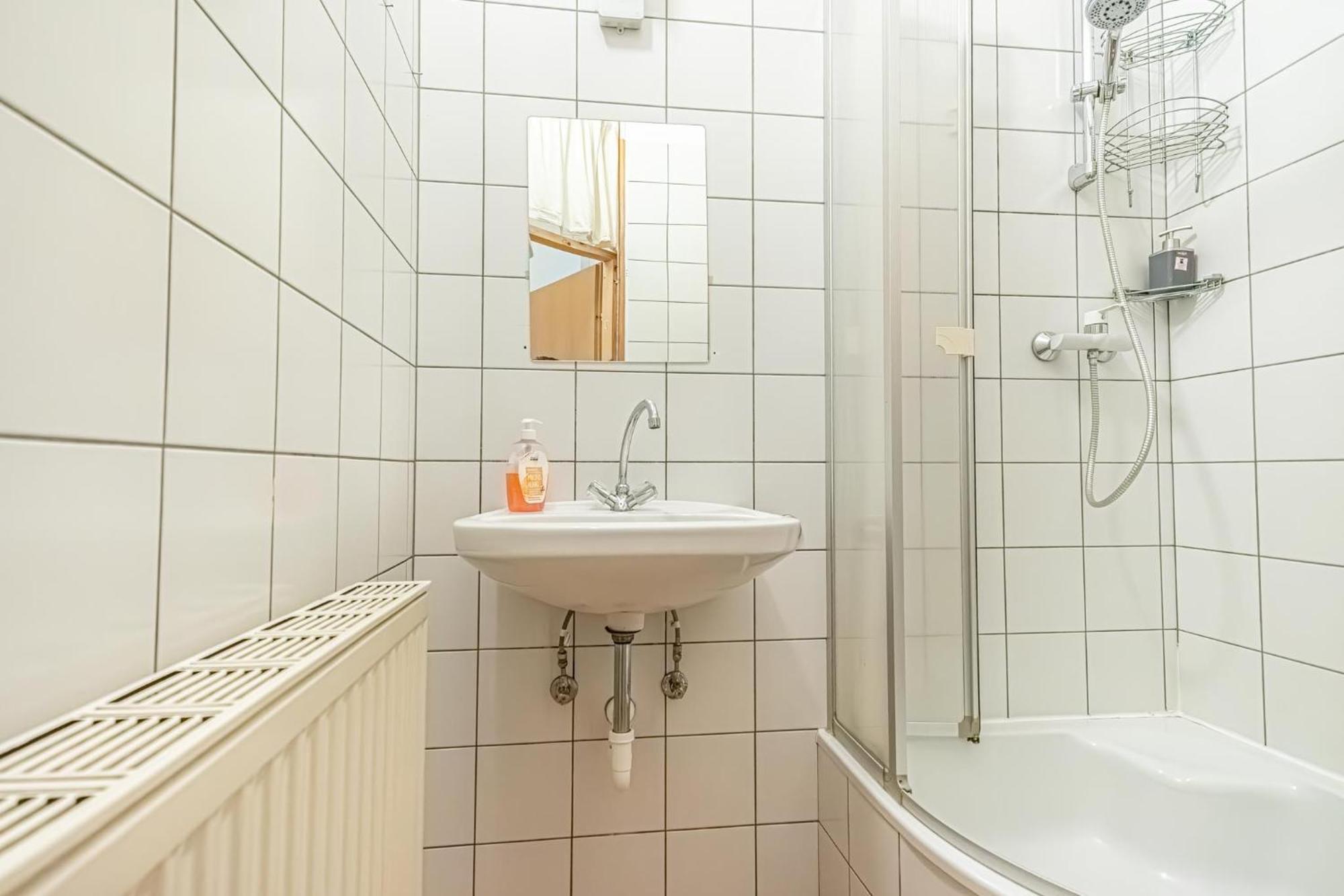 Simple Apartment Near Wiener Stadthalle Esterno foto