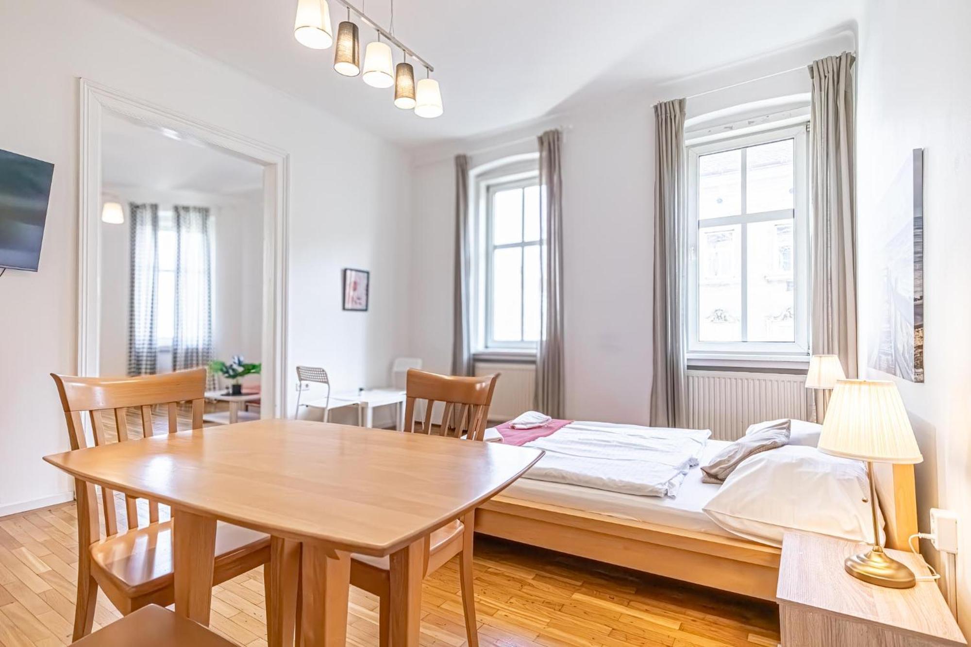Simple Apartment Near Wiener Stadthalle Esterno foto