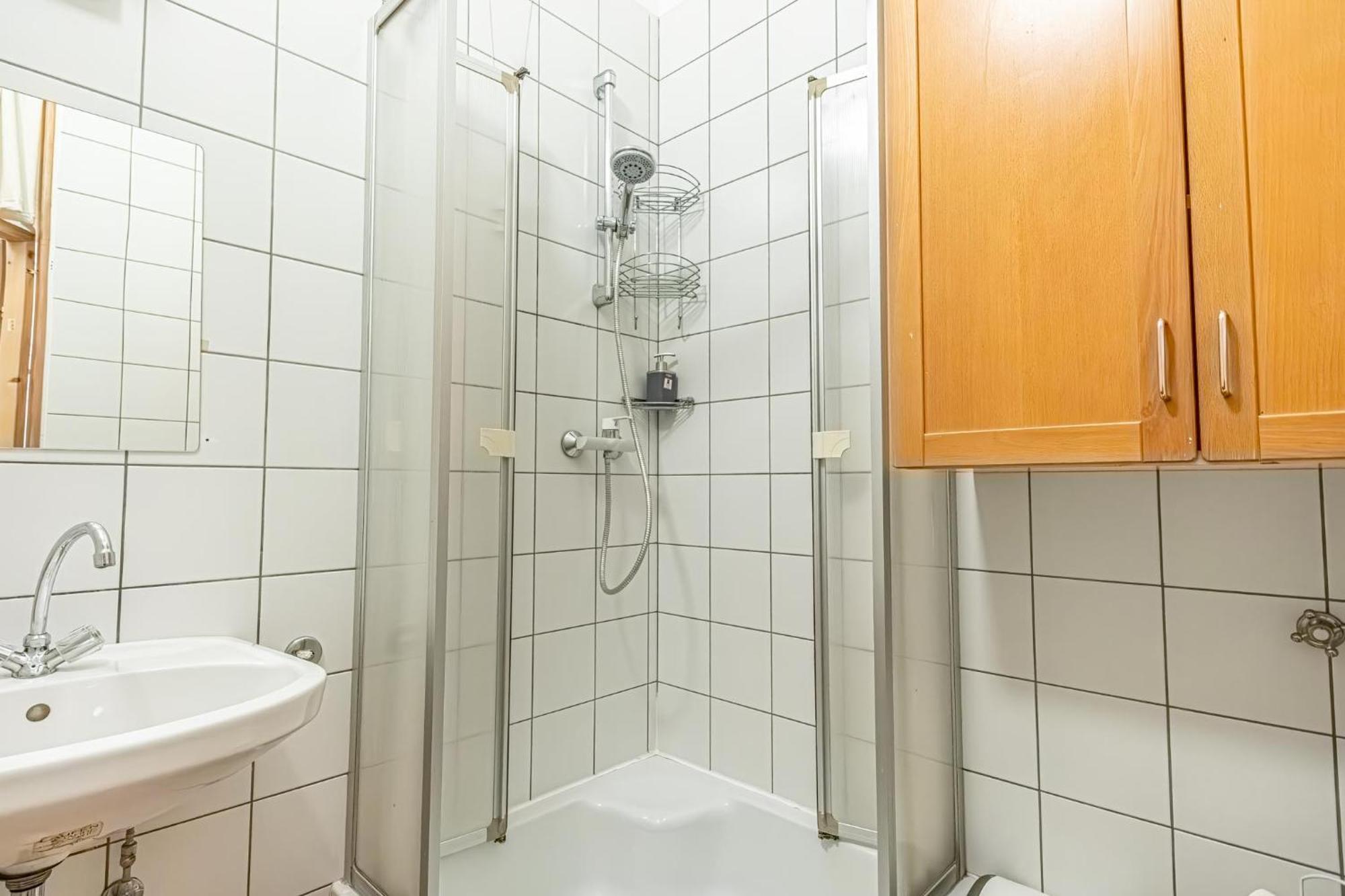 Simple Apartment Near Wiener Stadthalle Esterno foto
